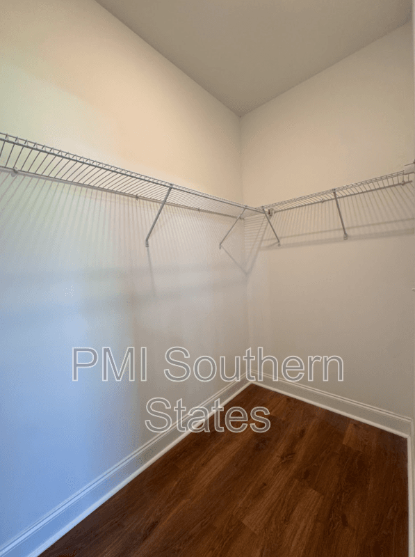 Greenville House: 711 Rockcliff St