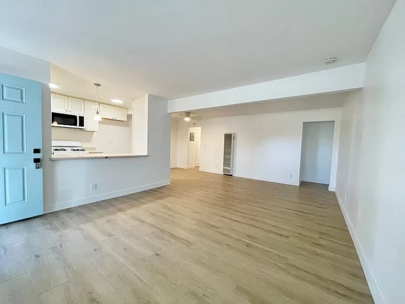 Oxnard Condo: 241 Chester Way
