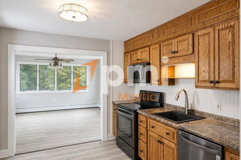 Mystic House: 90 Nantucket Dr