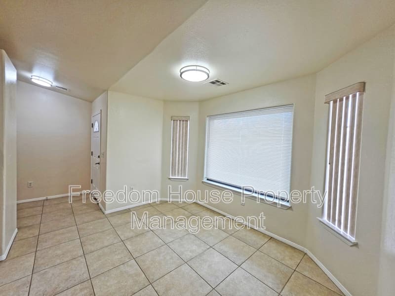 Pahrump House: 701 Mount Charleston Drive