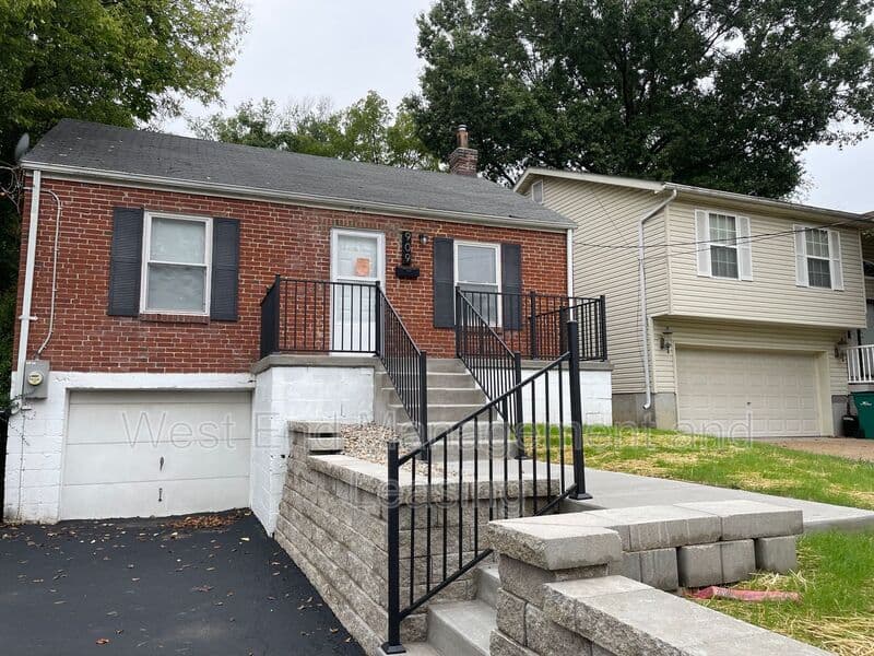 Webster Groves House: 909 Cornell Ave