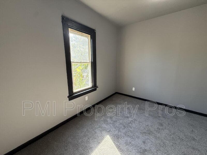 Milwaukee Condo: 3127 West Garfield Avenue