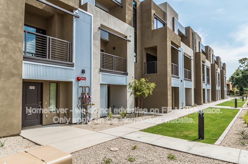 Tempe Townhome: 1000 W 5th St