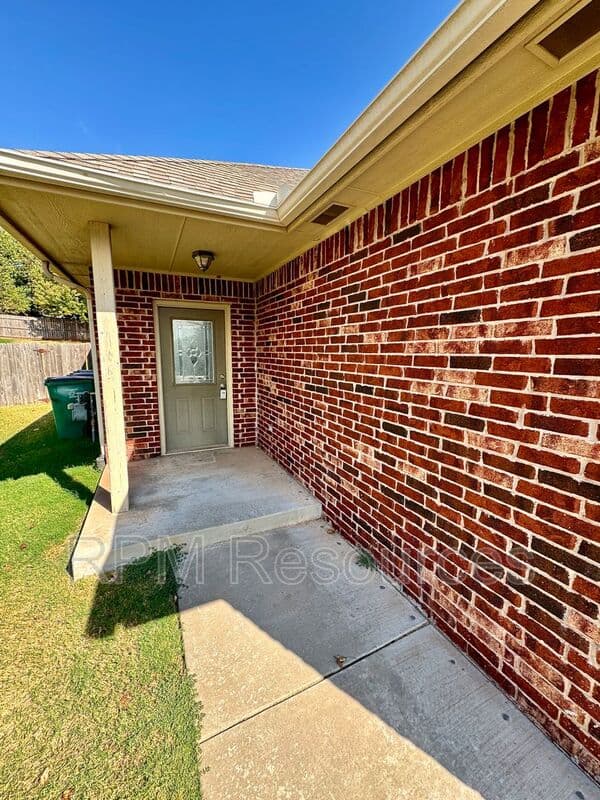 Edmond Condo: 13821 Oxford Dr