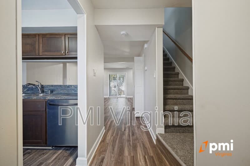 Virginia Beach Townhome: 765 Hampshire Ln