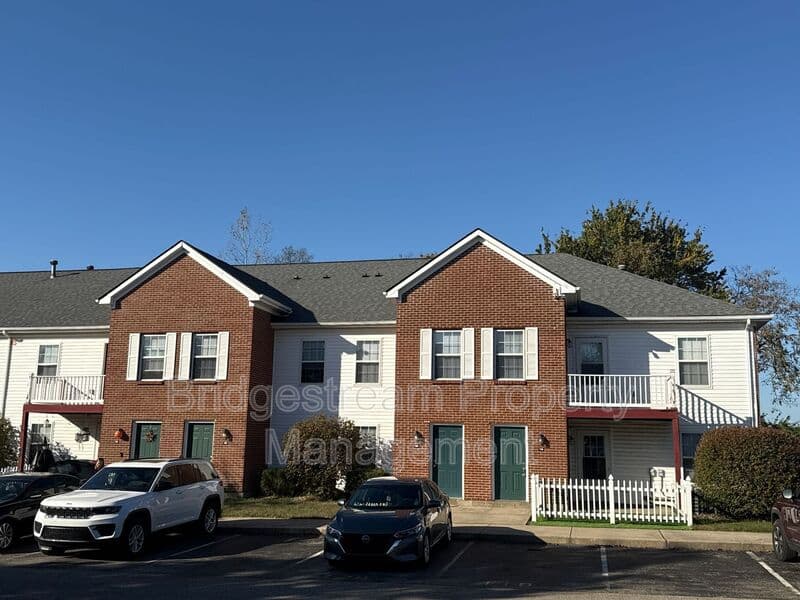 Germantown House: 118 Colonial Circle