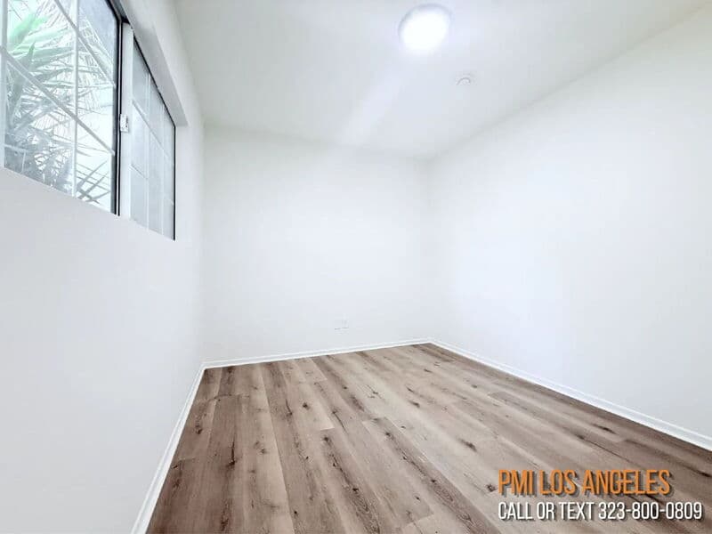 North Hollywood Condo: 10565 Camarillo St