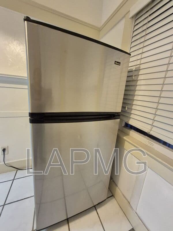 Los Angeles House: 1513 W 45th St