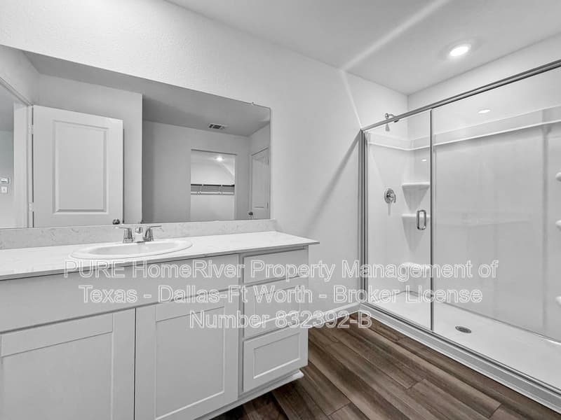 Melissa House: 2213 Burnwood St