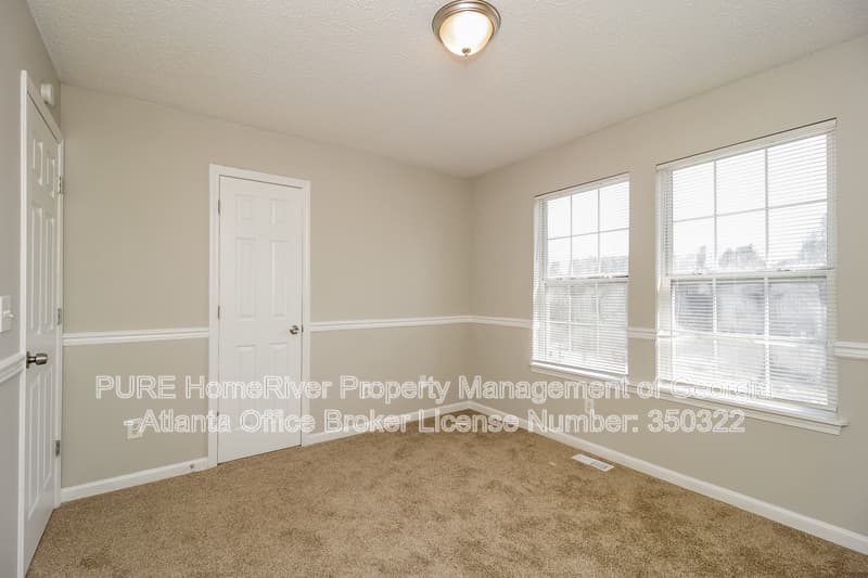 Douglasville House: 6811 Wood Gate Way