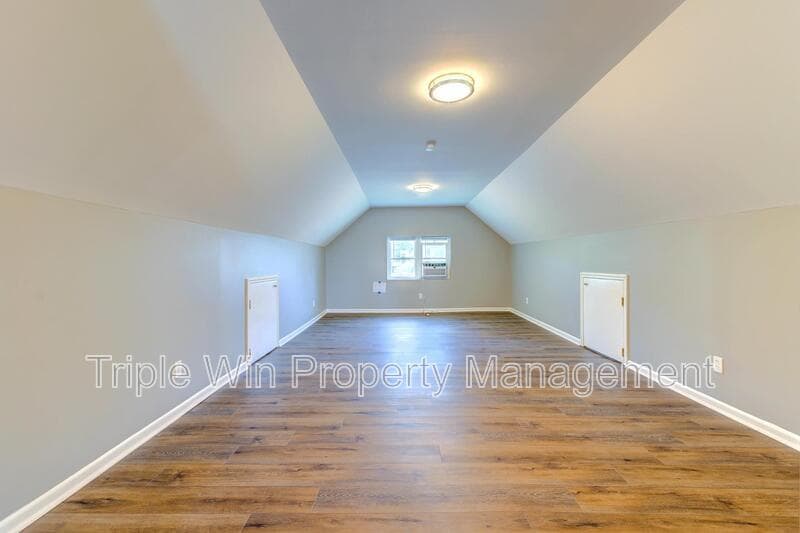Saint Louis House: 8601 Virgil Ave