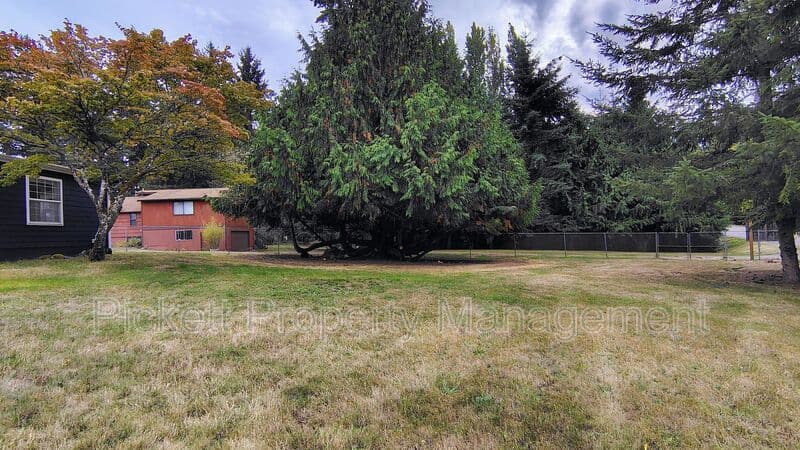 Port Orchard House: 11438 SE Regatta View Ln