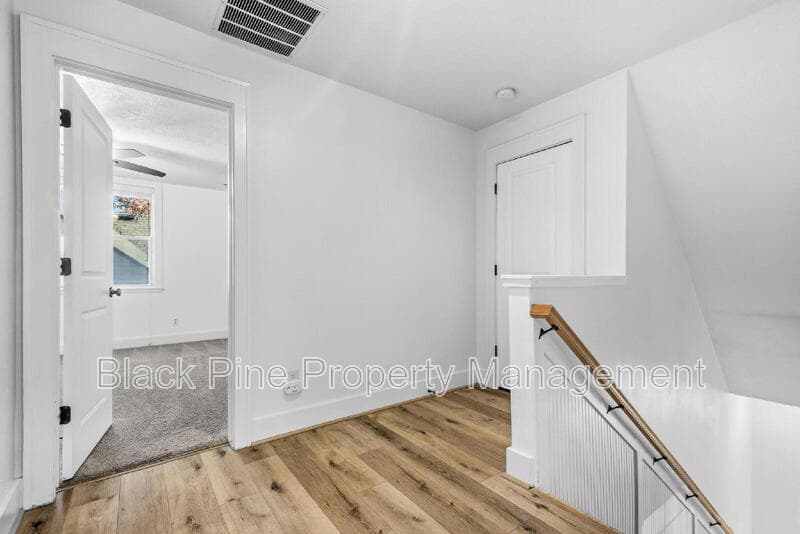 Meridian House: 335 East Ryegate Drive