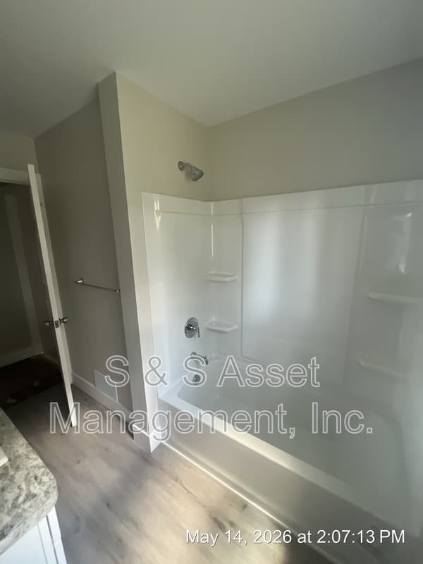 Lansing House: 4106 Stillwell Avenue