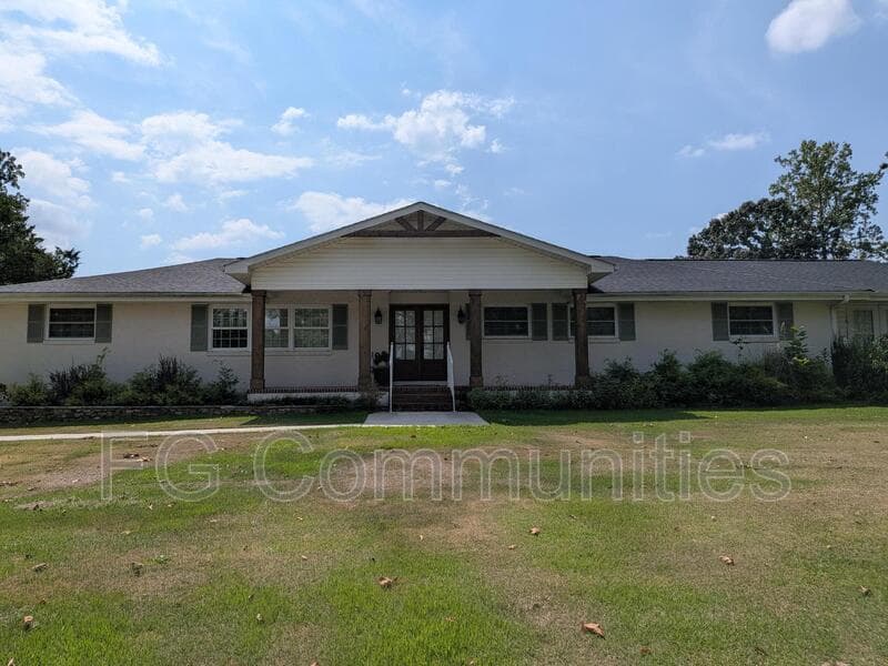 Easley House: 206 Sunshine Way