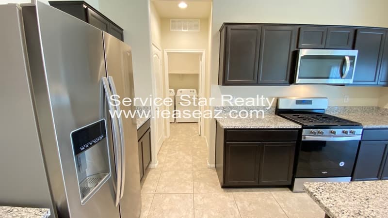 Buckeye House: 30732 W Picadilly Rd