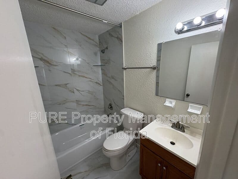 Ocala House: 6807 NW 62nd Place
