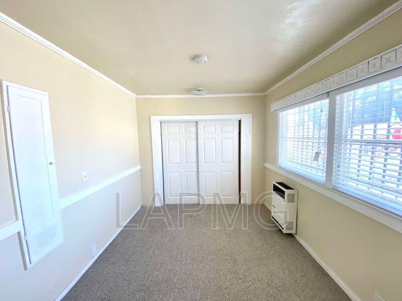 Los Angeles House: 1513 W 45th St