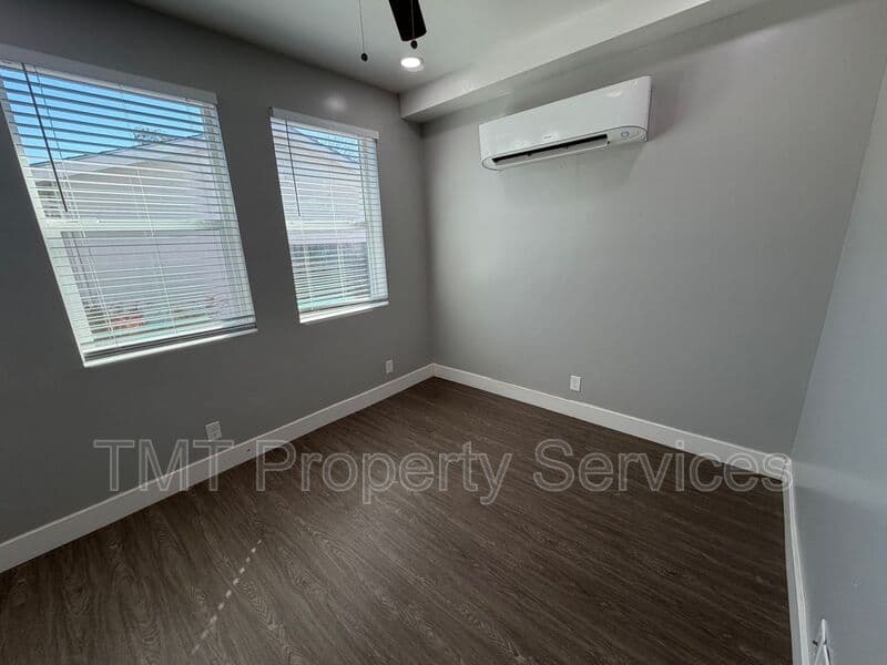 Sacramento House: 1811 Helena Avenue
