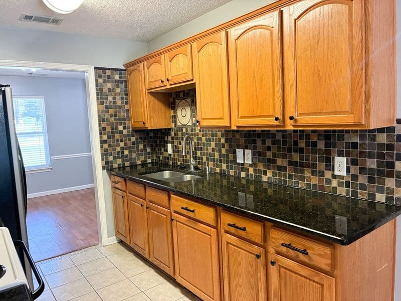 Rincon House: 105 E 9th St