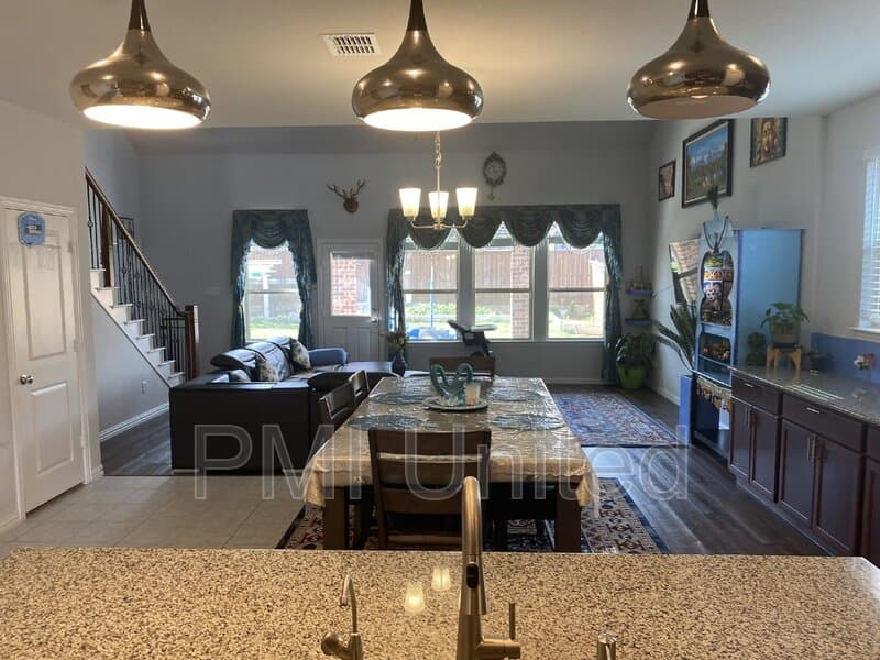 Fort Worth House: 429 Halwin Drive