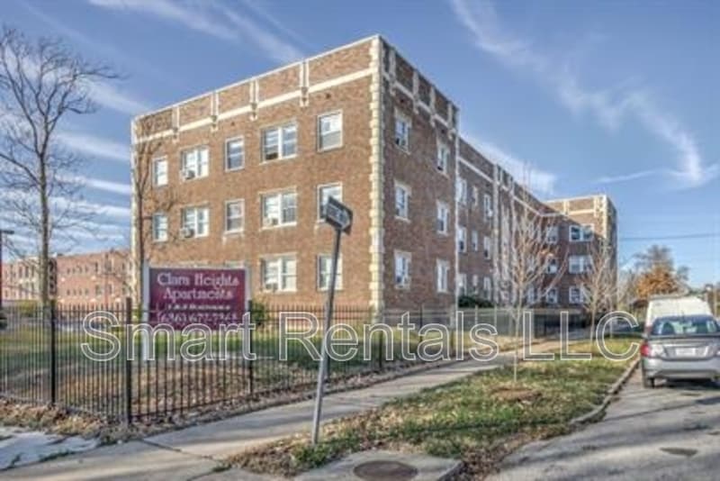 St. Louis Condo: 807 Clara Avenue  - 27