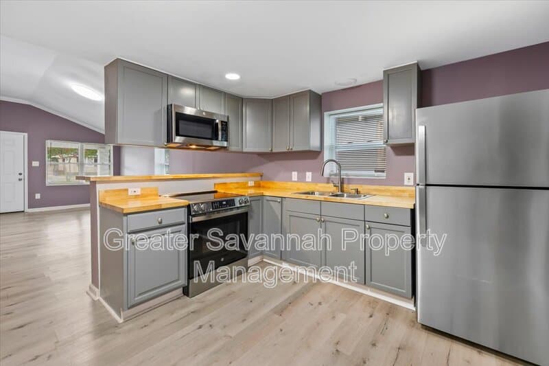Savannah House: 705 West 47th Street