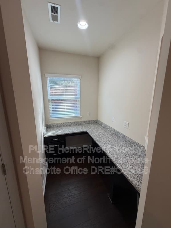 Mooresville House: 150 Farmers Folly Drive