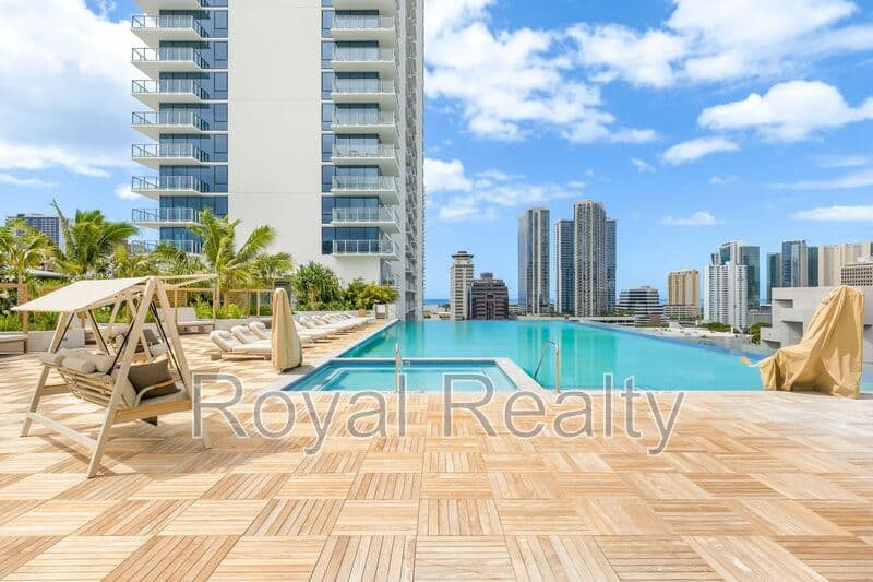Honolulu Condo: 1515 Liona St