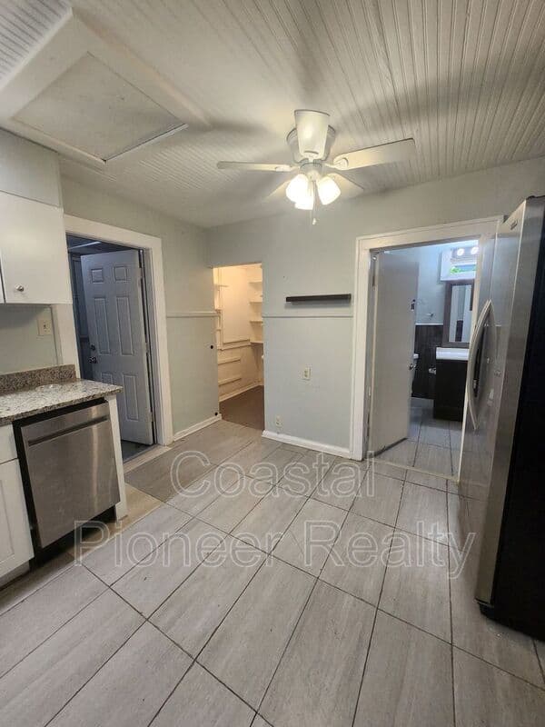 St Petersburg House: 701 Newton Ave S