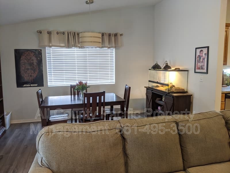 Santa Clarita House: 27254 Walnut Springs