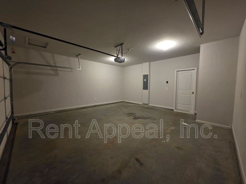 Hoschton House: 970 Laurel Cove Dr