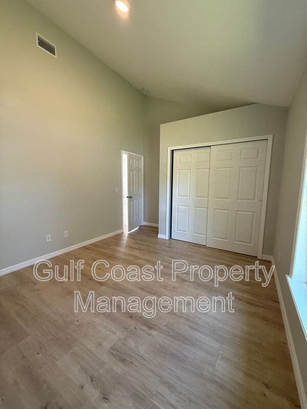 North Port House: 3294 West Price Blvd