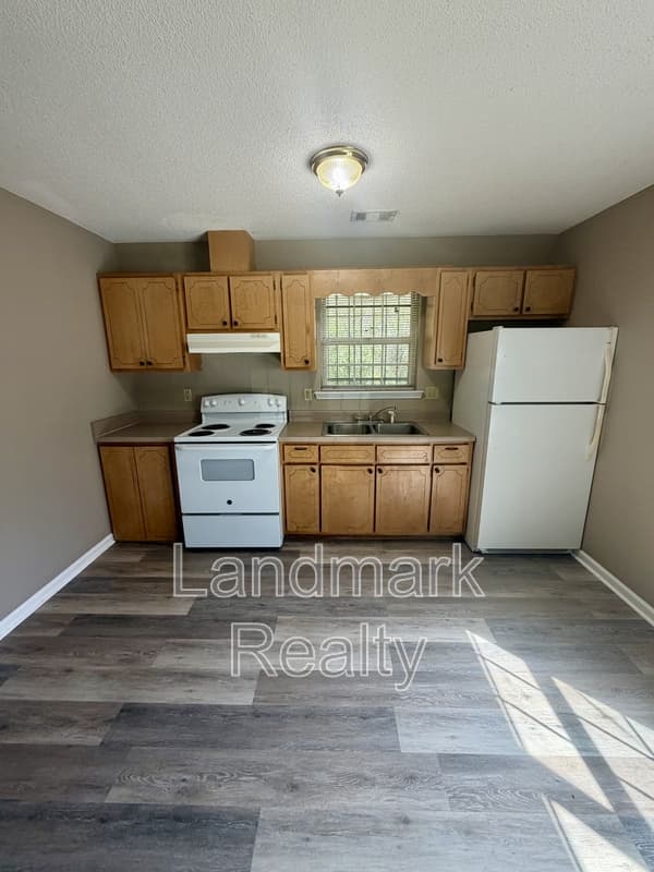 Fort Valley Condo: 806 East Church Street