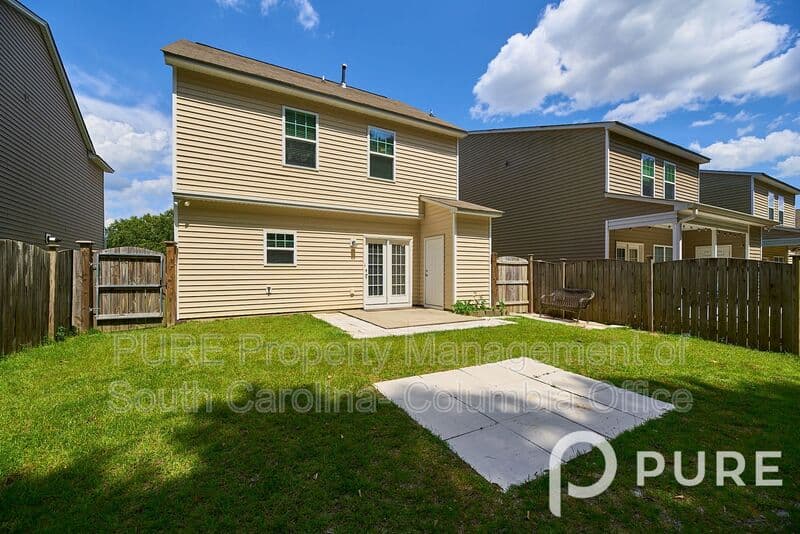West Columbia House: 512 Spanish Leaf Lane