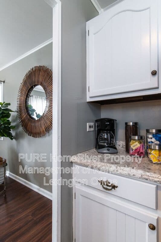Lexington House: 317 Mockingbird Lane