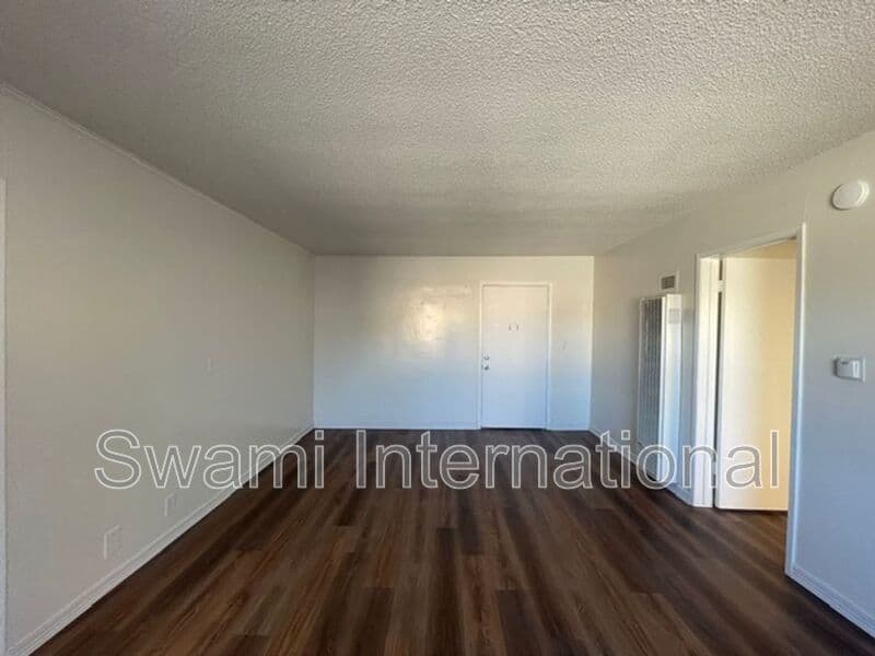 Inglewood Condo: 100 E. Hillcrest Blvd.