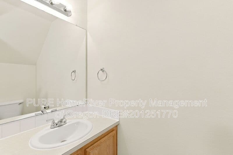 Portland Condo: 141 NE 147th Ave