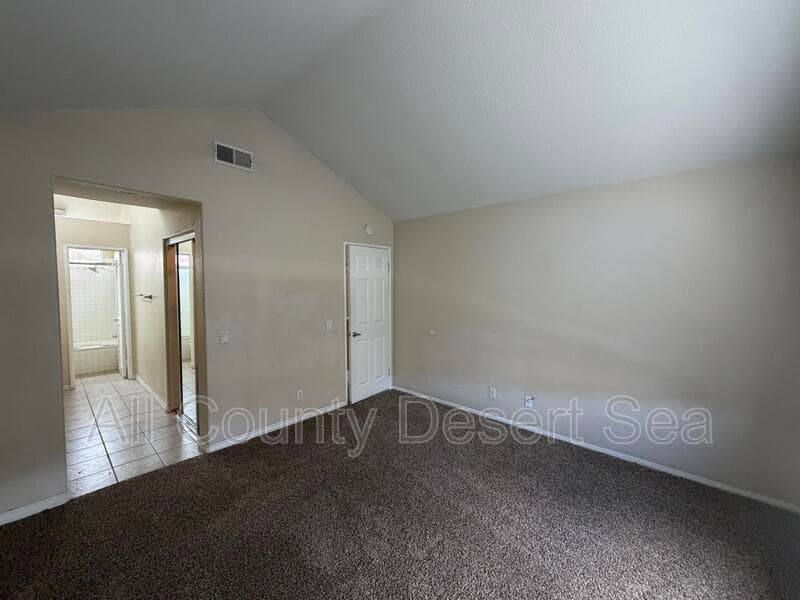 Aliso Viejo House: 12 Saint Moritz St