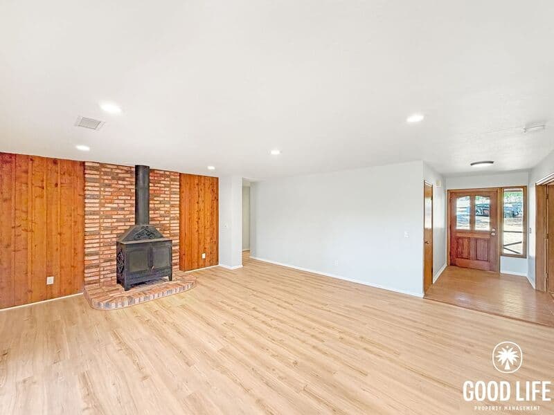 Valley Center House: 19286 Paradise Mountain Rd