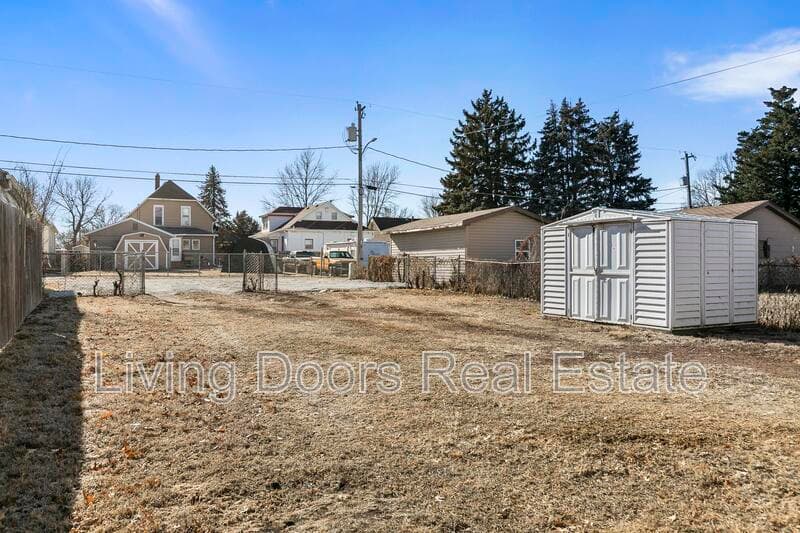 Lincoln House: 6935 Colby St