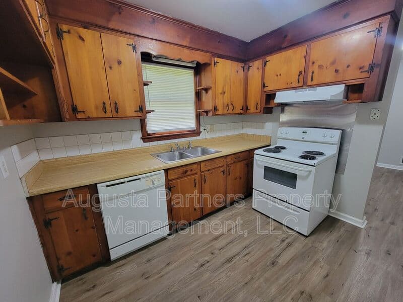 Augusta House: 2441 Dickey Rd