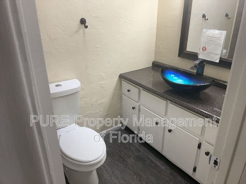 Ocala House: 711 NE 41st Avenue