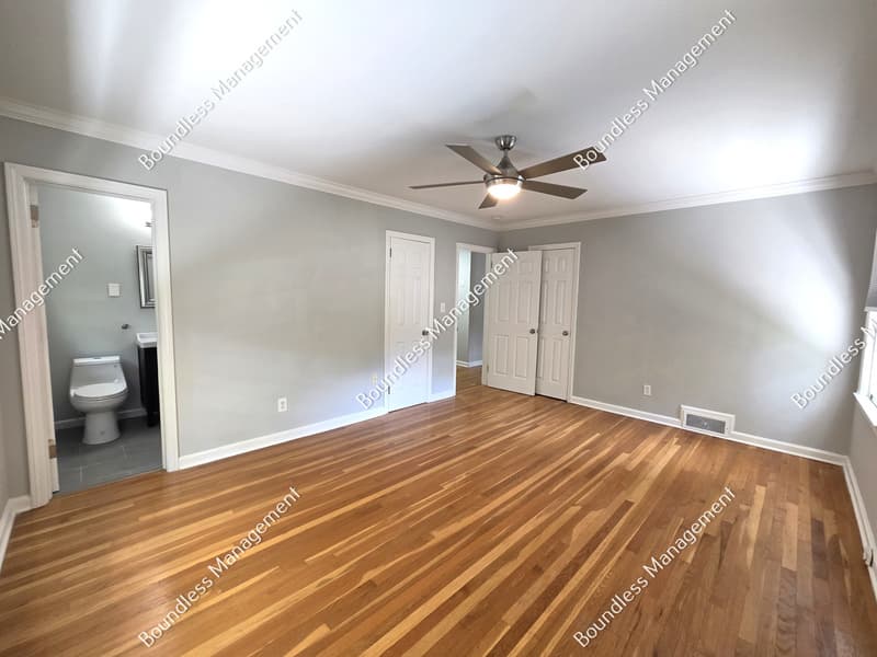 Decatur House: 2233 Leafmore Dr