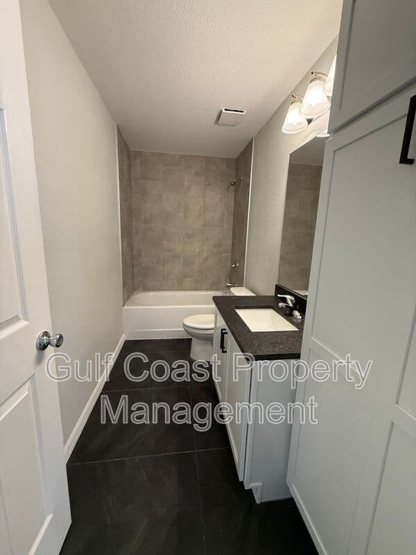 North Port House: 3294 West Price Blvd
