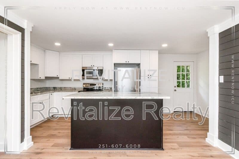 Mobile House: 2365 Sybel Drive