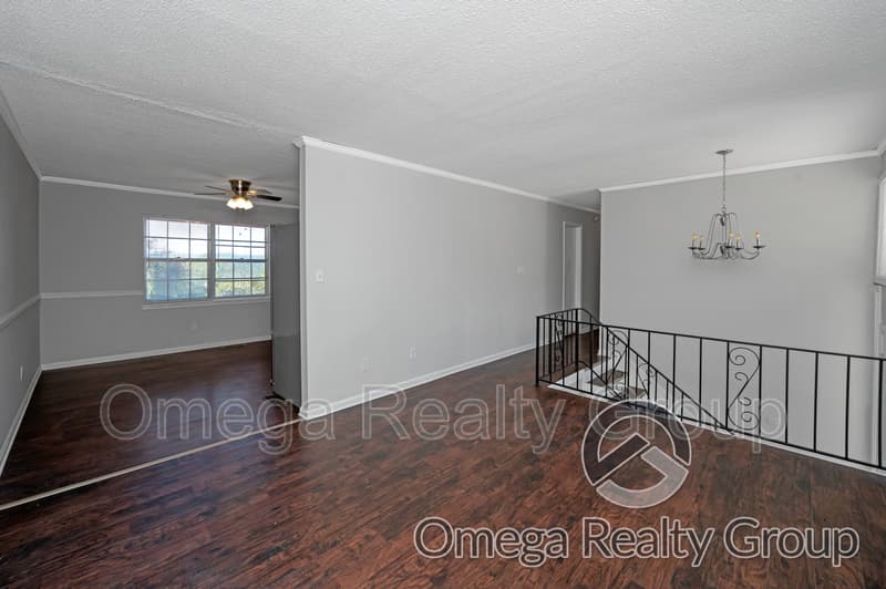 Alabaster House: 514 Navajo Cir