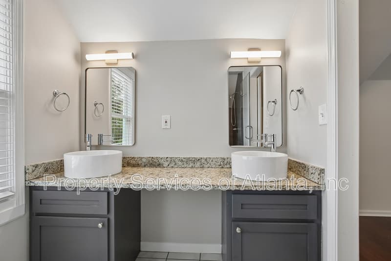 Atlanta House: 1649 Beecher St SW