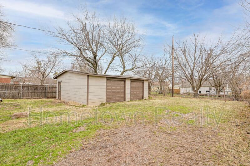 Del City House: 2124 S Sunnylane Road