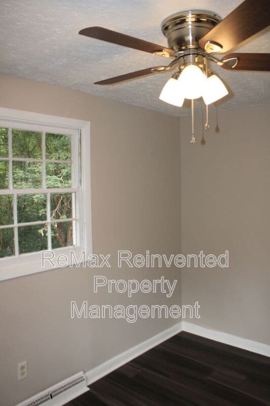 Aiken House: 3328 Vaucluse Rd.